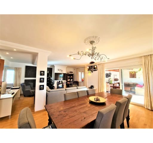 4 sypialnia Willa na sprzedaż w Nueva Andalucia, Marbella z basenem - 799 000 € (Ref: 9224506)