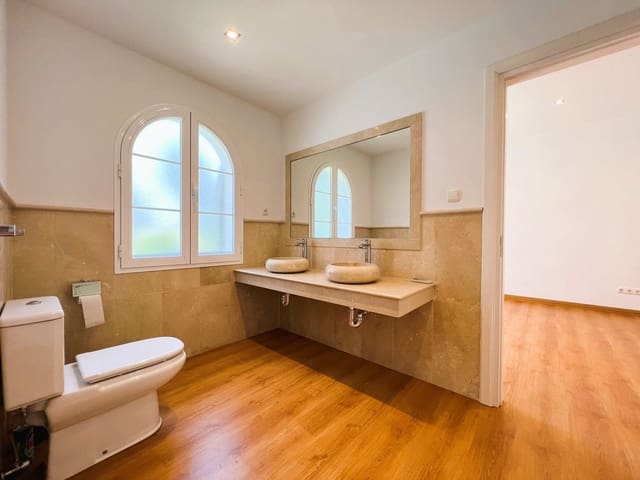 6 bedroom Villa for sale in El Paraiso, Estepona with pool garage - € 1,995,000 (Ref: 9389549)