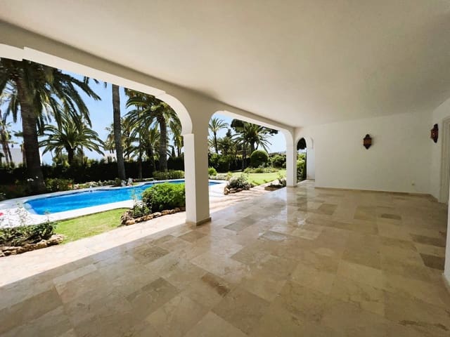6 bedroom Villa for sale in El Paraiso, Estepona with pool garage - € 1,995,000 (Ref: 9389549)