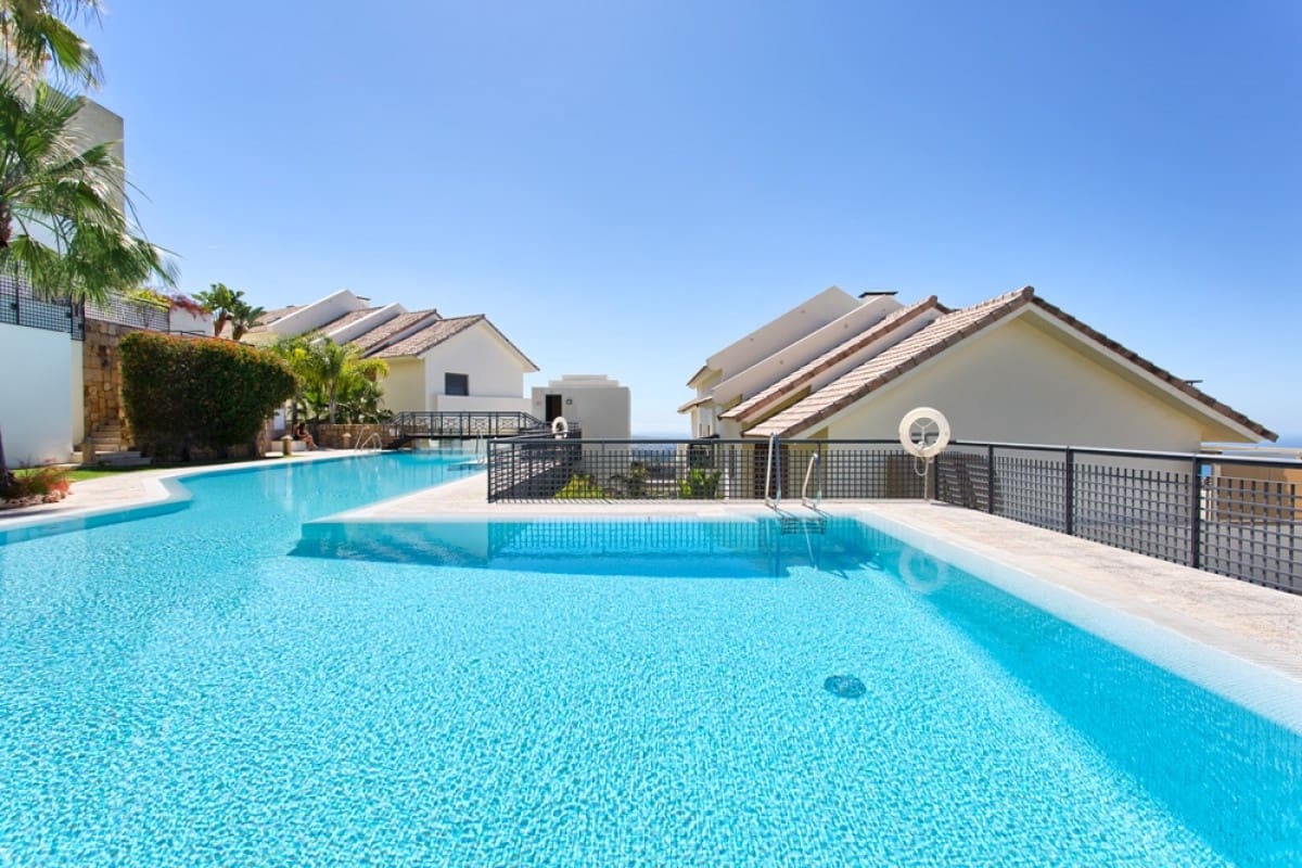 3 soverom Penthouse til salgs i Marbella med svømmebasseng garasje - € 975 000 (Ref: 9404768)