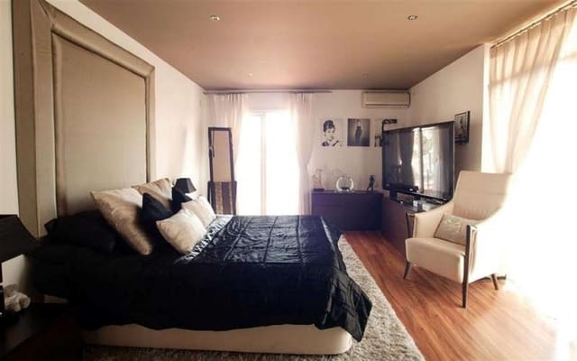 4 sypialnia Willa na sprzedaż w Marbella z basenem garażem - 995 000 € (Ref: 9404774)