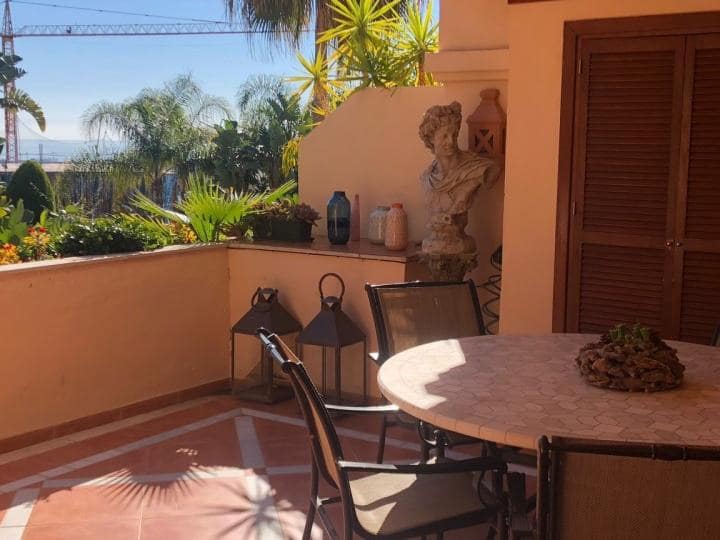 3 sypialnia Apartament na sprzedaż w Marbella z basenem garażem - 970 000 € (Ref: 9404780)