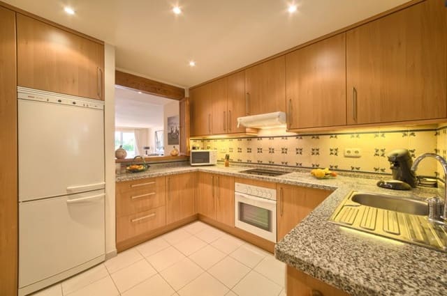 3 bedroom Penthouse for sale in Marbella with pool - € 743,000 (Ref: 9404785)