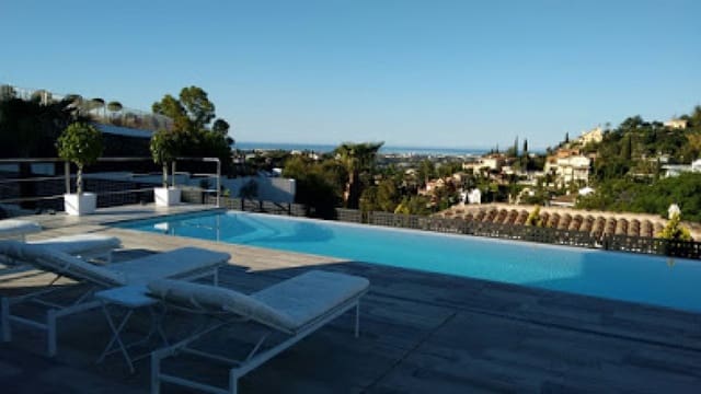 4 sypialnia Willa na sprzedaż w Marbella z basenem - 1 925 000 € (Ref: 9404789)