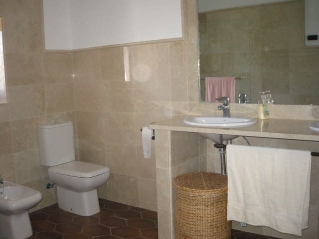 5 sypialnia Finka/Dom wiejski na sprzedaż w Marbella z basenem - 720 000 € (Ref: 9404790)