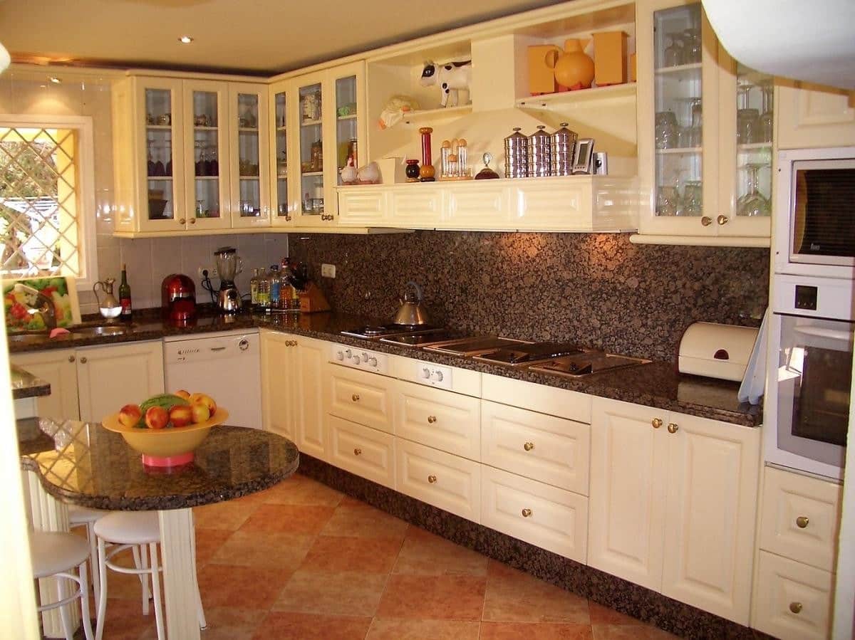 4 soverom Villa til salgs i Estepona med svømmebasseng - € 690 000 (Ref: 9404793)