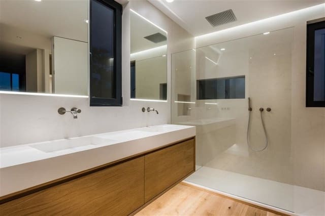 5 soverom Villa til salgs i Mijas Costa, Mijas med svømmebasseng garasje - € 2 550 000 (Ref: 9404794)