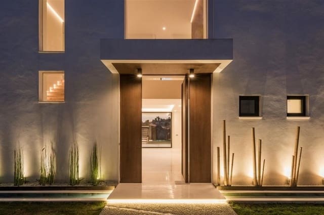 5 soverom Villa til salgs i Mijas Costa, Mijas med svømmebasseng garasje - € 2 550 000 (Ref: 9404794)