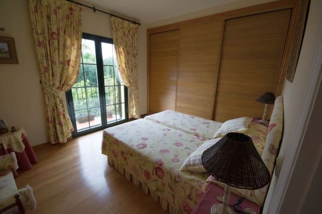 3 quarto Moradia para venda em Marbella com piscina - 775 000 € (Ref: 9404797)