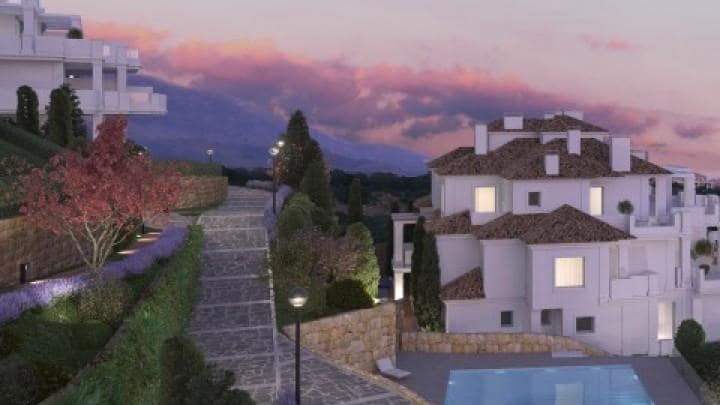 4 sypialnia Apartament na sprzedaż w Benahavis z basenem garażem - 2 105 000 € (Ref: 9404809)