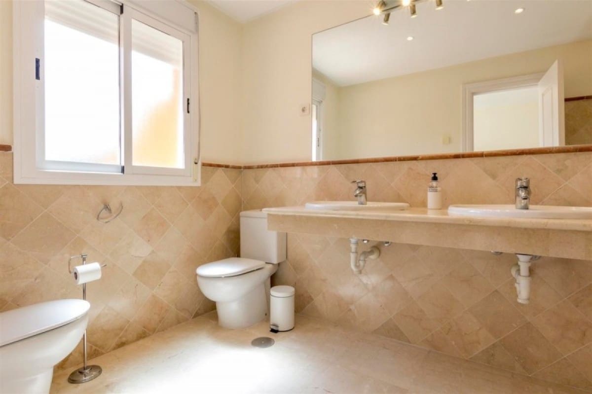 3 chambre Maison de Ville à vendre à Marbella avec piscine - 340 000 € (Ref: 9404811)