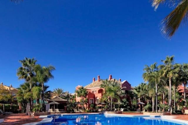 2 bedroom Penthouse for sale in Puerto Banus, Marbella with pool garage - € 549,500 (Ref: 9404821)