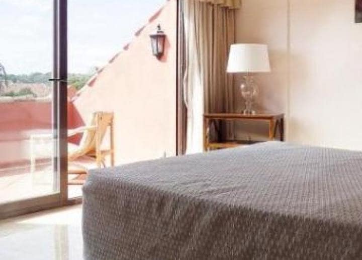 2 soverom Penthouse til salgs i Puerto Banus med svømmebasseng garasje - € 549 500 (Ref: 9404821)