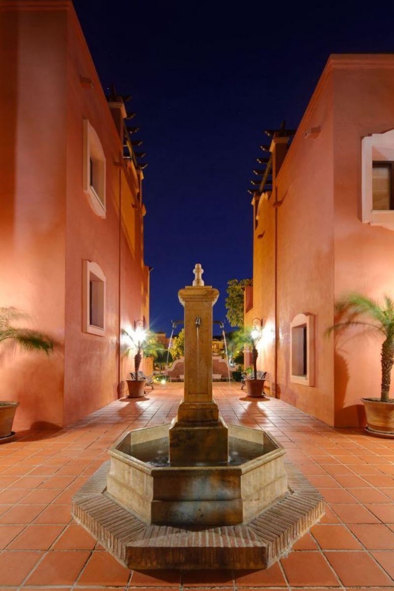 2 soverom Penthouse til salgs i Puerto Banus med svømmebasseng garasje - € 549 500 (Ref: 9404821)