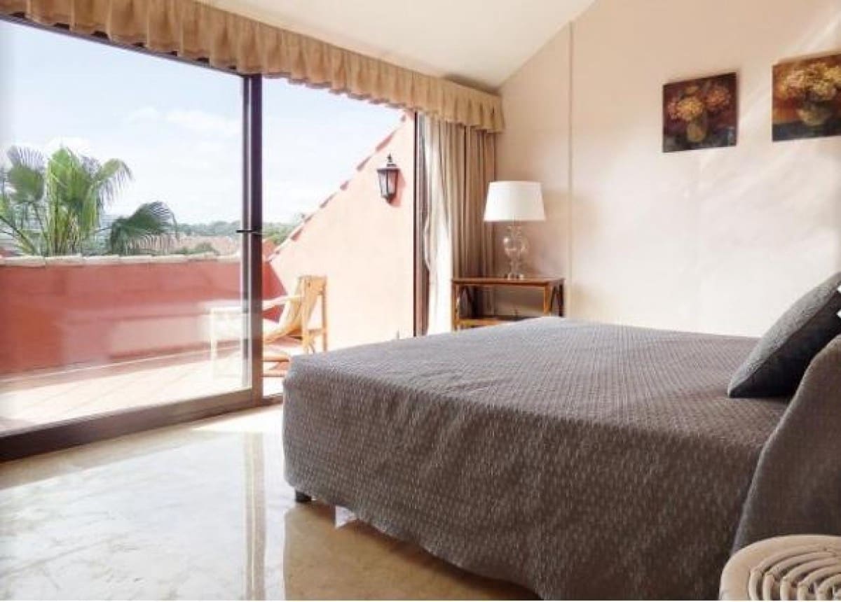 2 soverom Penthouse til salgs i Puerto Banus med svømmebasseng garasje - € 549 500 (Ref: 9404821)