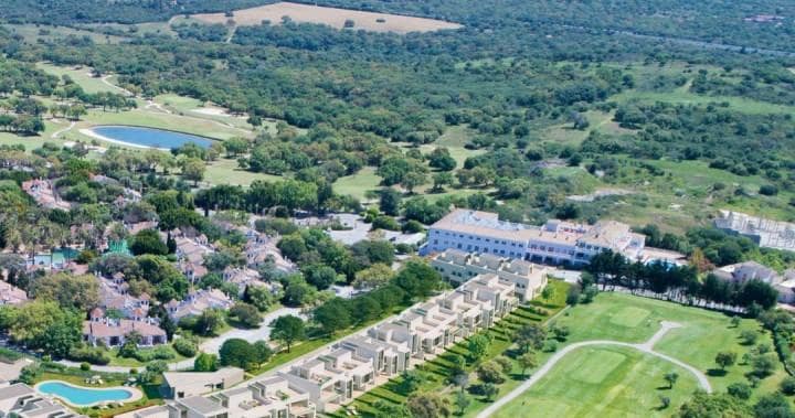 3 quarto Casa em Banda para venda em Estepona com piscina garagem - 620 000 € (Ref: 9404884)