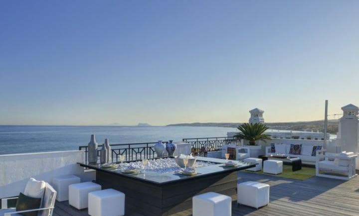 2 sovrum Lägenhet till salu i Estepona med pool garage - 900 000 € (Ref: 9404900)