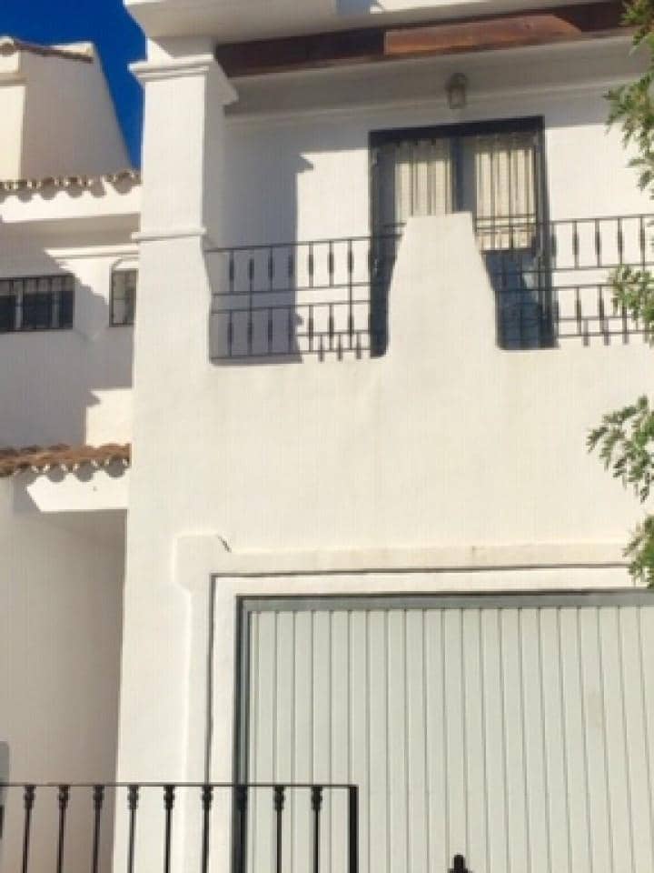 3 soverom Hus til salgs i Marbella med svømmebasseng garasje - € 389 000 (Ref: 9404929)