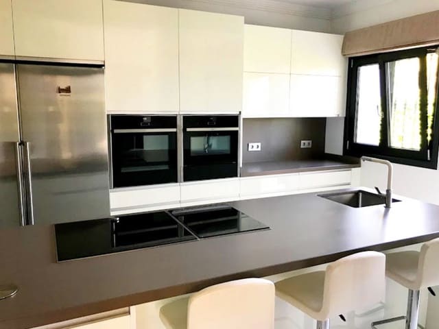 3 chambre Villa/Maison à vendre à Marbella avec piscine garage - 1 950 000 € (Ref: 9404941)