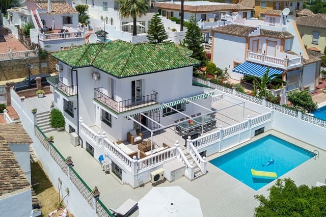 5 sypialnia Willa na sprzedaż w Marbella z basenem garażem - 999 000 € (Ref: 9404947)