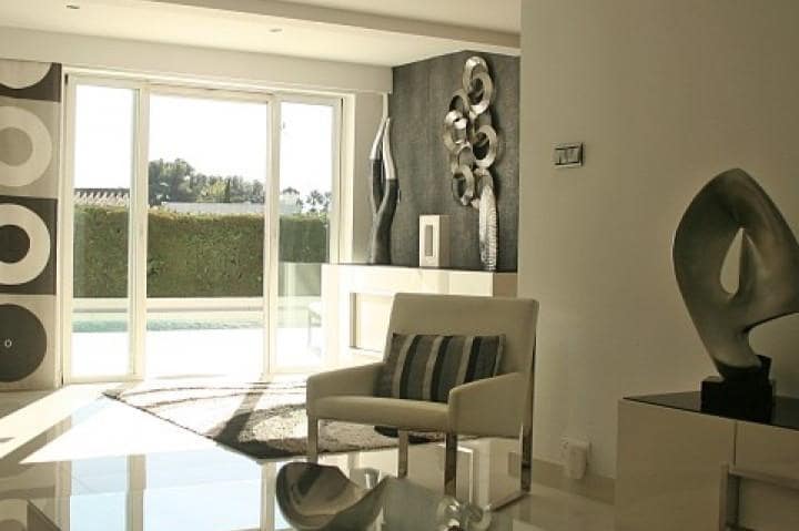 4 sypialnia Willa na sprzedaż w Marbella z basenem garażem - 1 295 000 € (Ref: 9404953)