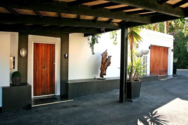 4 sypialnia Willa na sprzedaż w Marbella z basenem garażem - 1 295 000 € (Ref: 9404953)