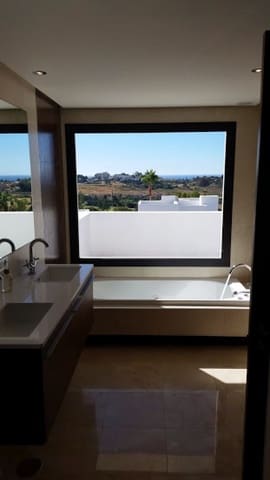 5 quarto Moradia para venda em Benahavís com piscina garagem - 1 295 000 € (Ref: 9404960)