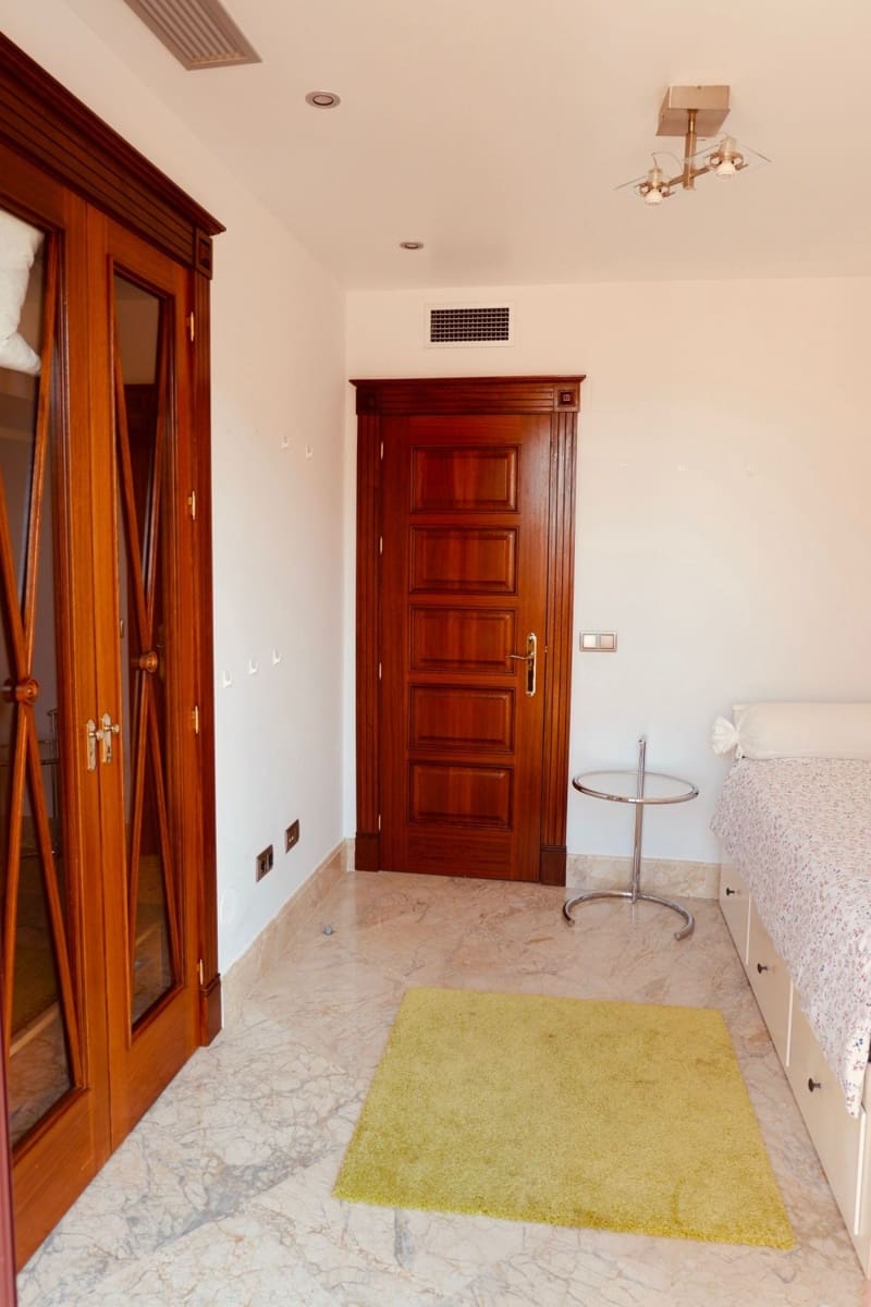 3 soverom Penthouse til salgs i Marbella med svømmebasseng garasje - € 1 300 000 (Ref: 9404964)