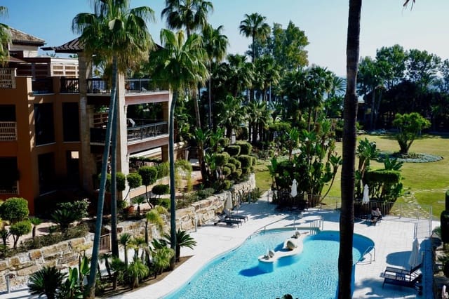 3 bedroom Penthouse for sale in Marbella with pool garage - € 1,300,000 (Ref: 9404964)