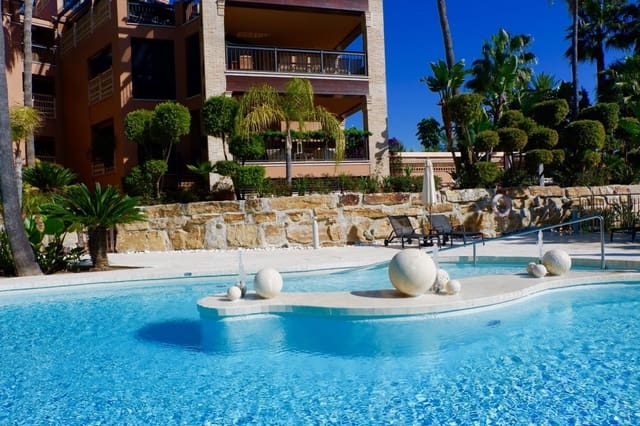 3 bedroom Penthouse for sale in Marbella with pool garage - € 1,300,000 (Ref: 9404964)