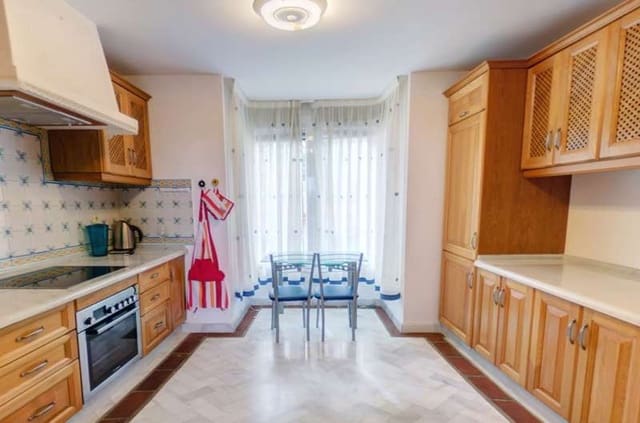 3 soveværelse Byhus til salg i Casares med swimmingpool garage - € 850.000 (Ref: 9404975)