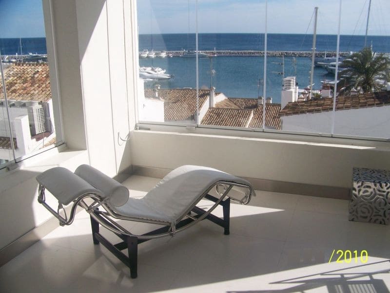 2 sypialnia Apartament na sprzedaż w Puerto Banus z basenem garażem - 780 000 € (Ref: 9404976)