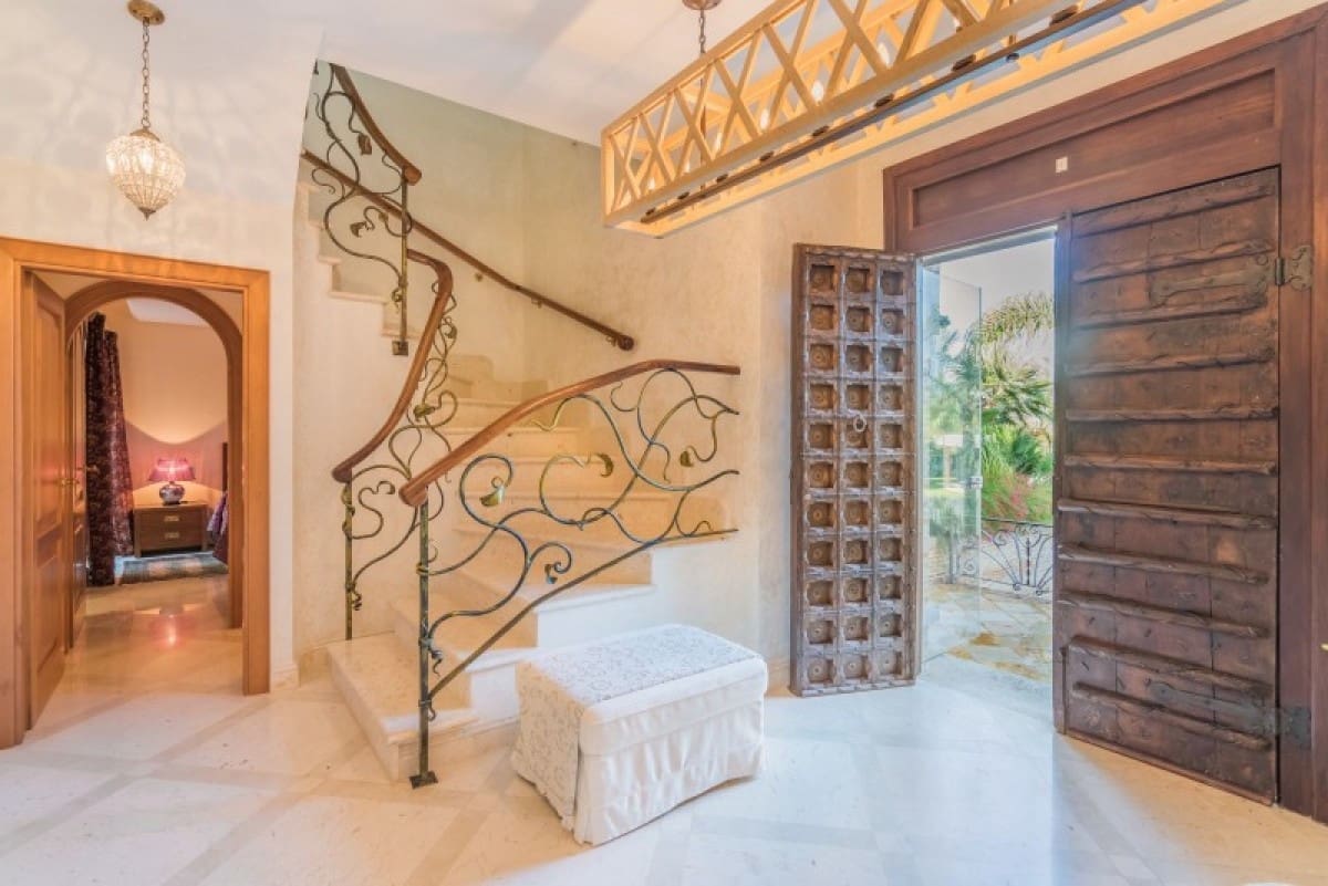 6 soverom Villa til salgs i Golden Mile med svømmebasseng garasje - € 2 890 000 (Ref: 9404990)