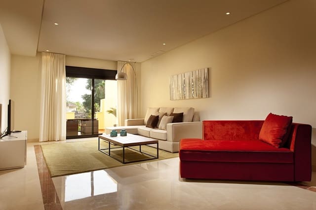 2 soveværelse Lejlighed til salg i Puerto Banus, Marbella med swimmingpool garage - € 792.870 (Ref: 9405002)