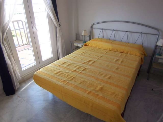 4 quarto Penthouse para venda em Marbella com piscina - 1 100 000 € (Ref: 9405010)