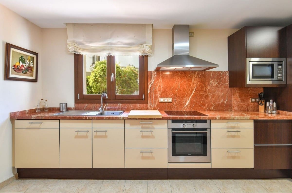 3 soverom Hus til salgs i Benahavis med svømmebasseng garasje - € 590 000 (Ref: 9405011)