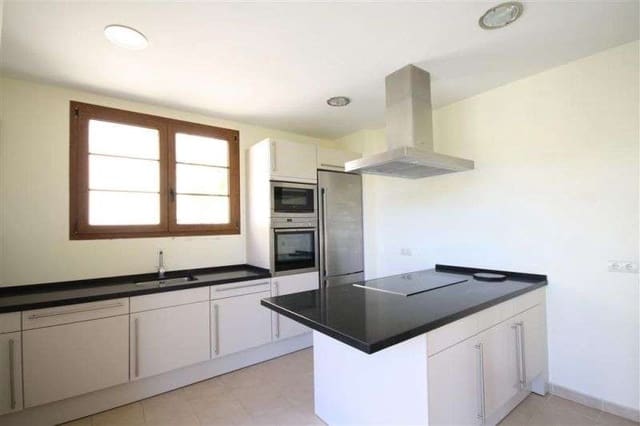 3 quarto Moradia para venda em Marbella com piscina garagem - 750 000 € (Ref: 9405019)