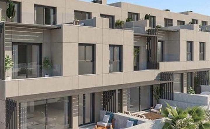 4 soveværelse Byhus til salg i New Golden Mile med swimmingpool - € 540.000 (Ref: 9405042)