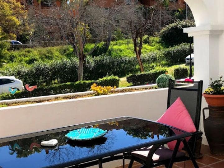 4 sypialnia Dom na sprzedaż w Nueva Andalucia z basenem garażem - 339 000 € (Ref: 9405091)