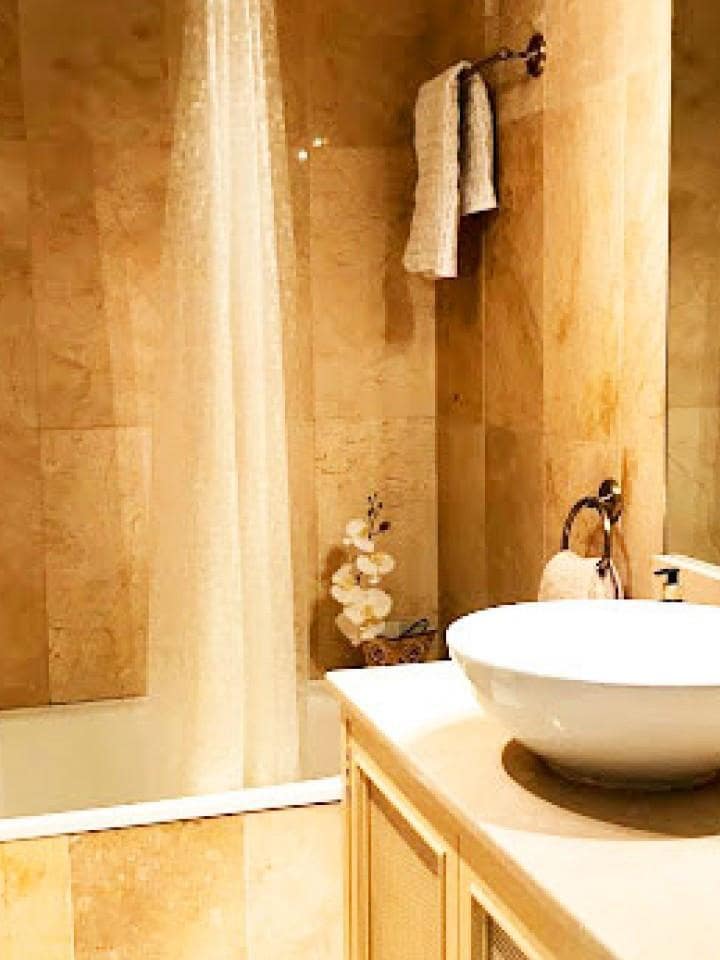 4 sypialnia Dom na sprzedaż w Nueva Andalucia z basenem garażem - 339 000 € (Ref: 9405091)