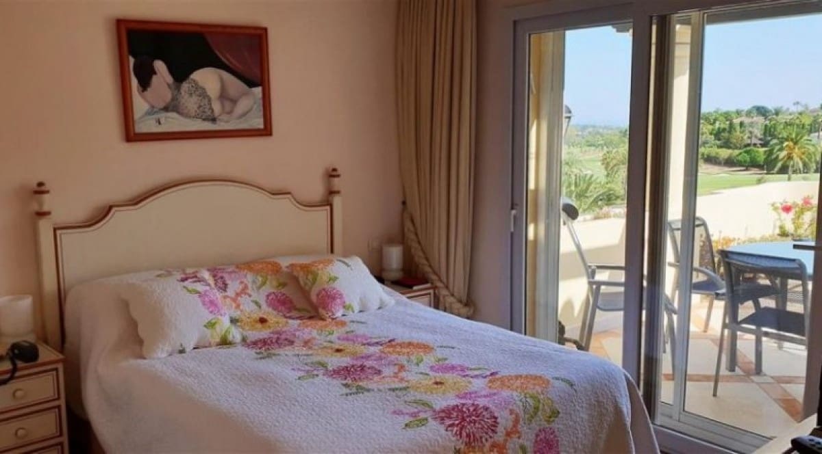 2 soverom Penthouse til salgs i Marbella med svømmebasseng garasje - € 495 000 (Ref: 9405093)