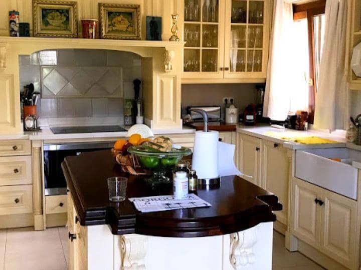 4 sypialnia Willa na sprzedaż w Marbella z basenem garażem - 1 395 000 € (Ref: 9405094)