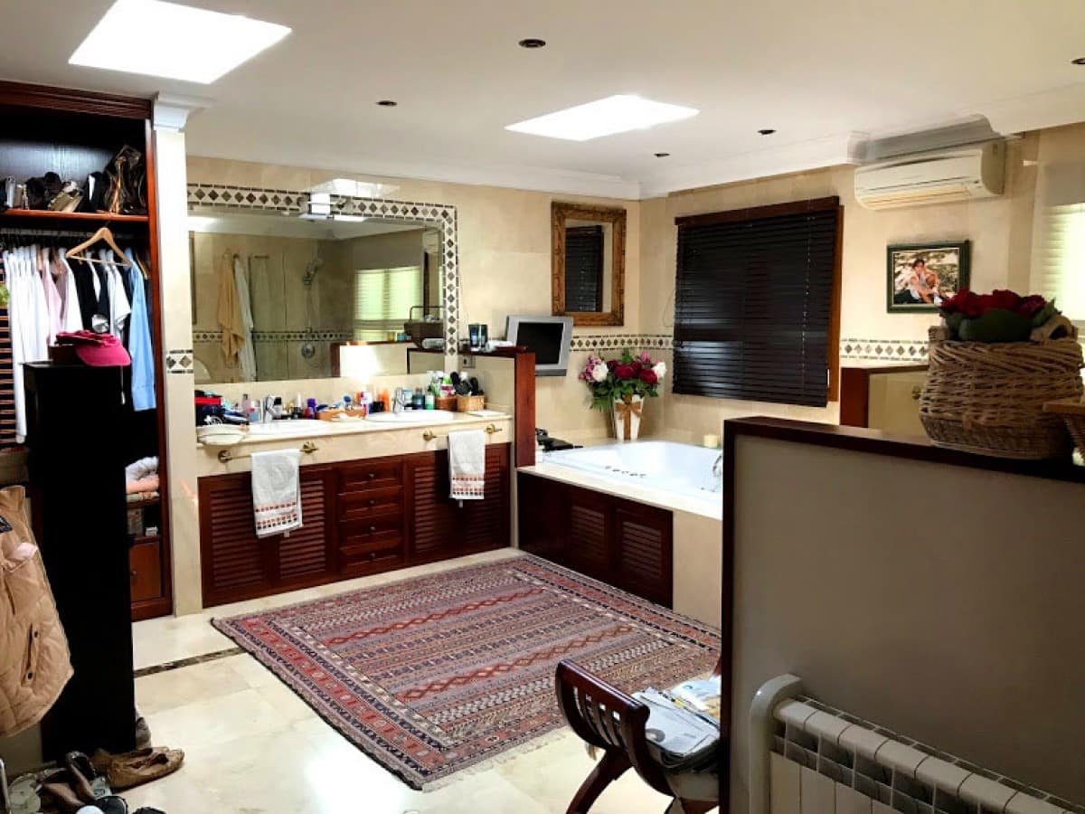 4 sypialnia Willa na sprzedaż w Marbella z basenem garażem - 1 395 000 € (Ref: 9405094)