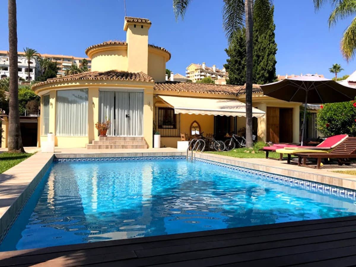4 sypialnia Willa na sprzedaż w Marbella z basenem garażem - 1 395 000 € (Ref: 9405094)