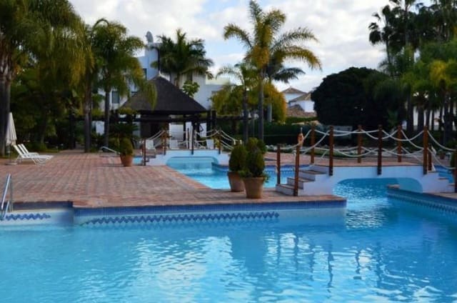 2 soverom Leilighet til salgs i Golden Mile, Marbella med svømmebasseng garasje - € 2 500 000 (Ref: 9405110)