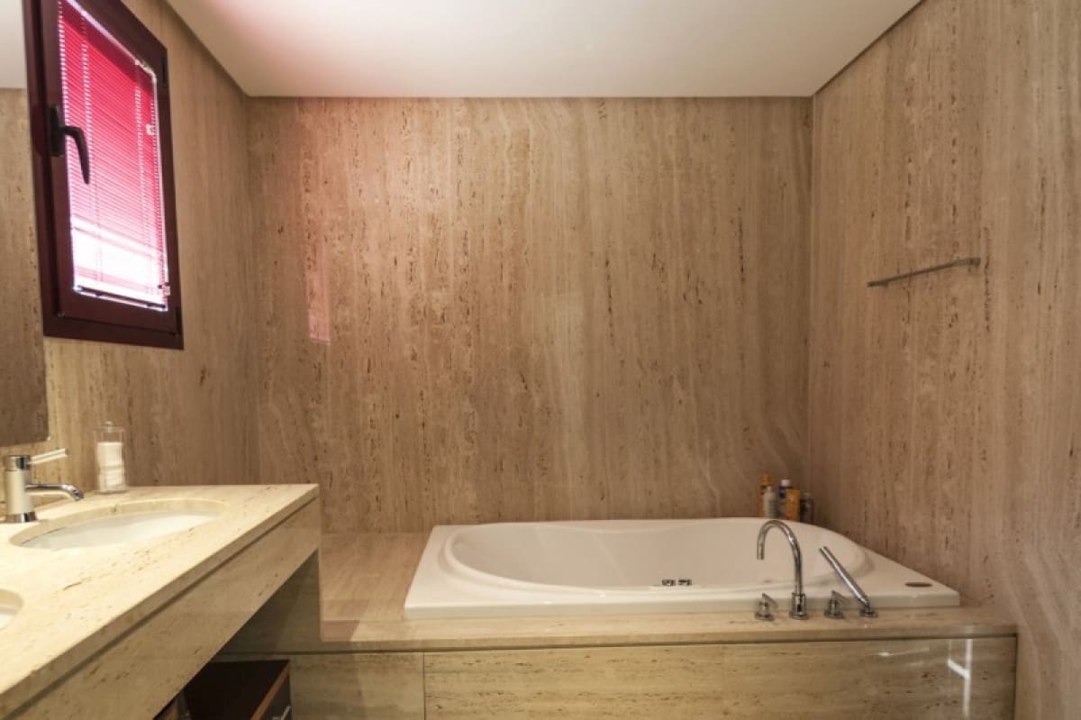 2 sypialnia Apartament na sprzedaż w Puerto Banus z basenem garażem - 1 250 000 € (Ref: 9405145)