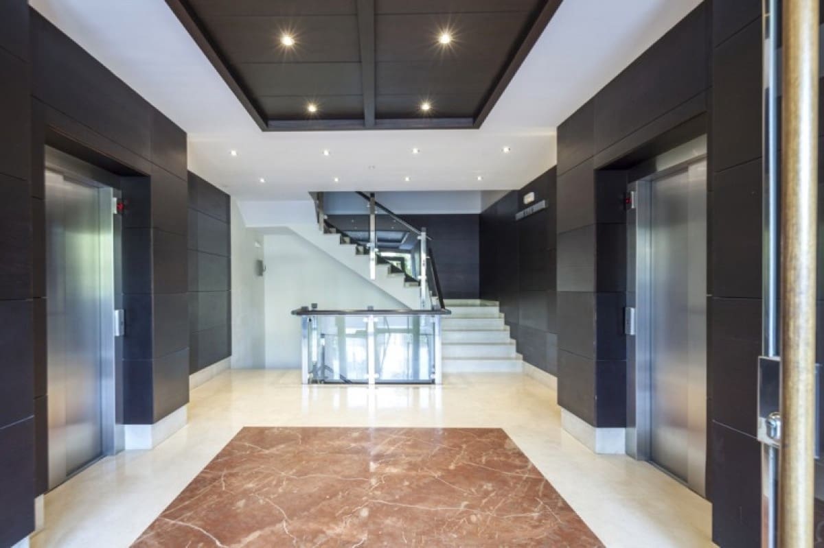 2 sypialnia Apartament na sprzedaż w Puerto Banus z basenem garażem - 1 250 000 € (Ref: 9405145)