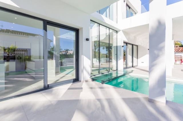 5 sypialnia Willa na sprzedaż w Marbella z basenem - 2 650 000 € (Ref: 9405159)