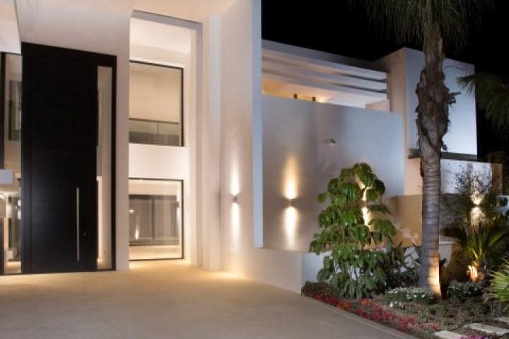 4 sypialnia Willa na sprzedaż w Guadalmina z basenem garażem - 2 700 000 € (Ref: 9405165)