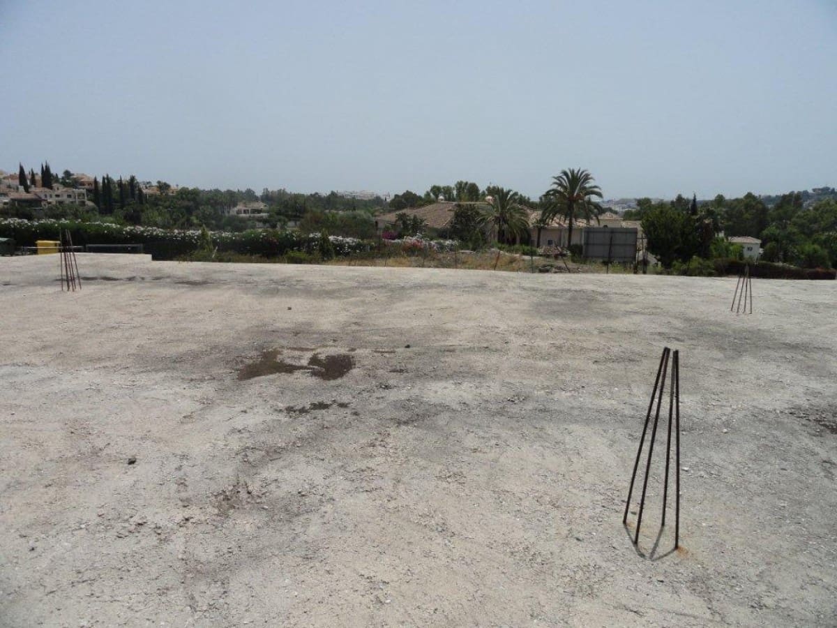 Building Plot for sale in Nueva Andalucia - € 1,050,000 (Ref: 9405166)